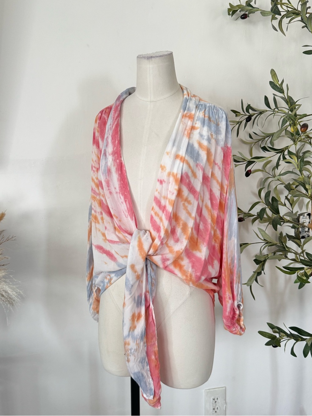 Young Fabulous & Broke Tie Dye Kimono Wrap Top Size S Balloon Sleeve Boho Resort